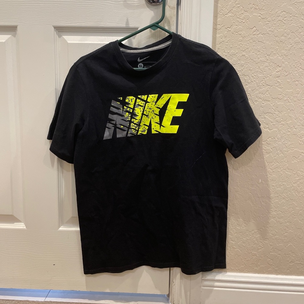 Nike Athletic Black Shirt Boys Youth XL
